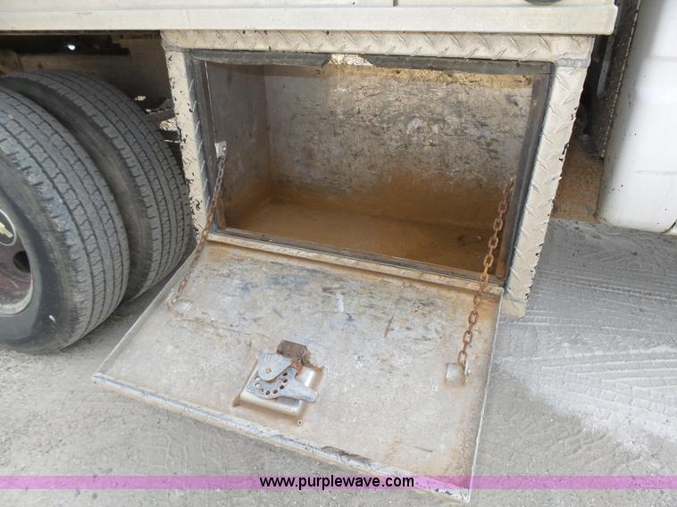 image for item K8476 1999 Chevrolet 3500 LS Crew Cab flatbed pickup truck