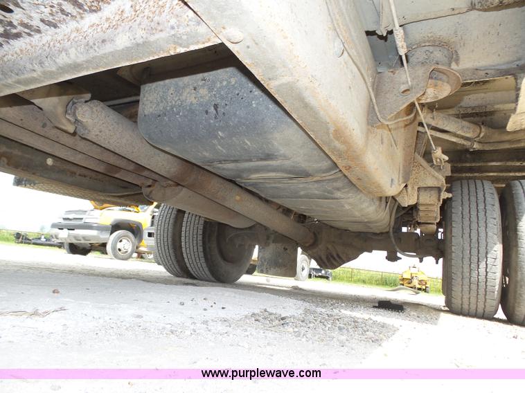 image for item K8476 1999 Chevrolet 3500 LS Crew Cab flatbed pickup truck