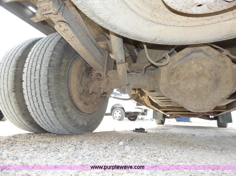 image for item K8476 1999 Chevrolet 3500 LS Crew Cab flatbed pickup truck