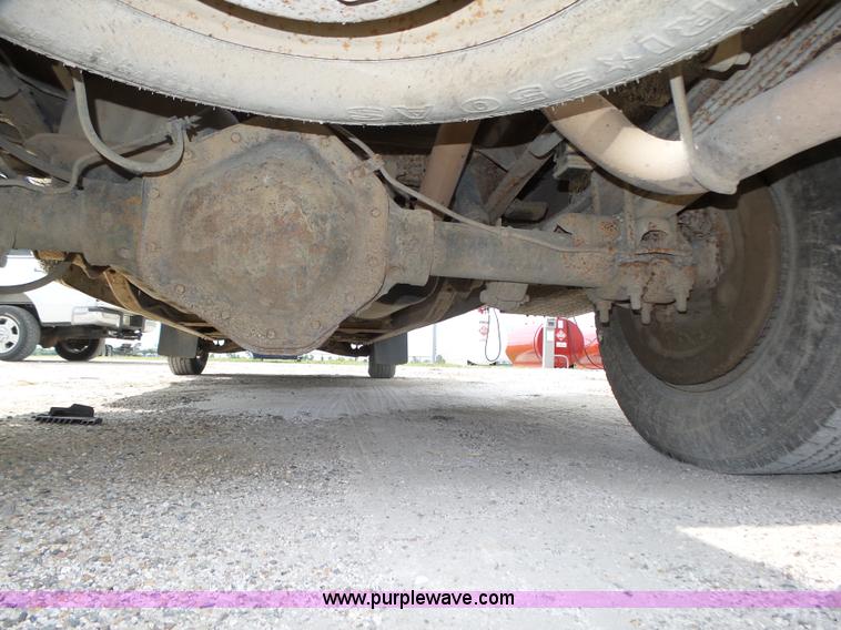 image for item K8476 1999 Chevrolet 3500 LS Crew Cab flatbed pickup truck