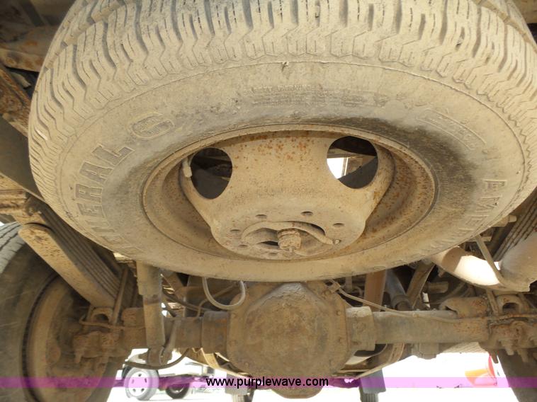 image for item K8476 1999 Chevrolet 3500 LS Crew Cab flatbed pickup truck