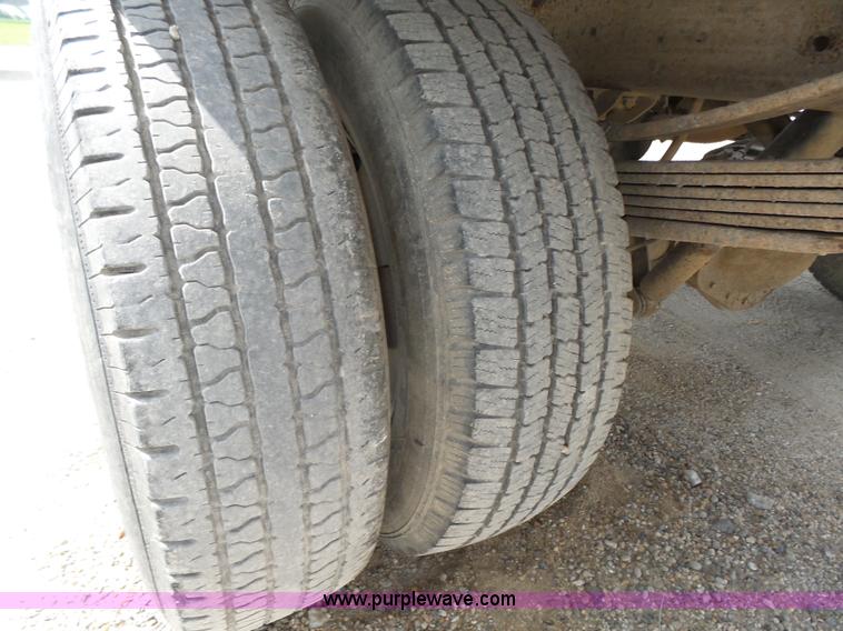 image for item K8476 1999 Chevrolet 3500 LS Crew Cab flatbed pickup truck