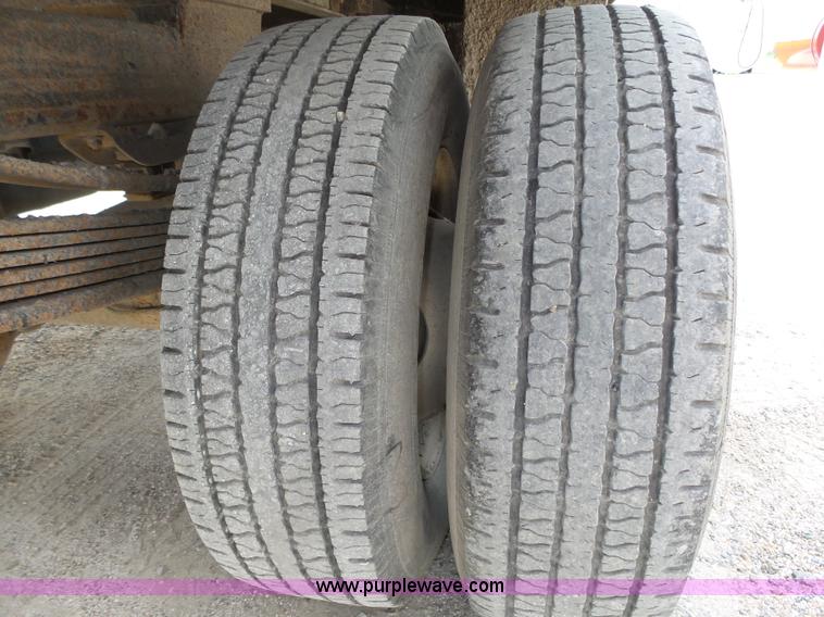 image for item K8476 1999 Chevrolet 3500 LS Crew Cab flatbed pickup truck