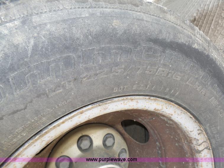 image for item K8476 1999 Chevrolet 3500 LS Crew Cab flatbed pickup truck