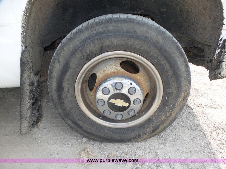 image for item K8476 1999 Chevrolet 3500 LS Crew Cab flatbed pickup truck