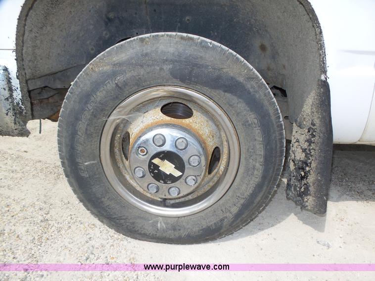 image for item K8476 1999 Chevrolet 3500 LS Crew Cab flatbed pickup truck