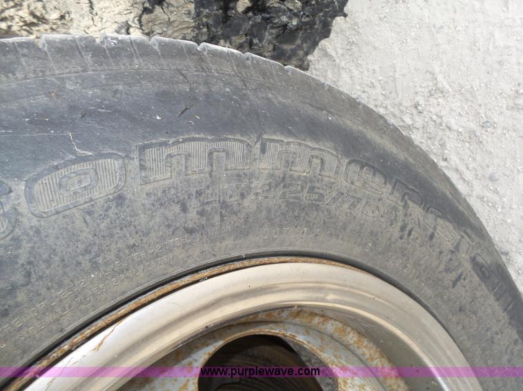 image for item K8476 1999 Chevrolet 3500 LS Crew Cab flatbed pickup truck