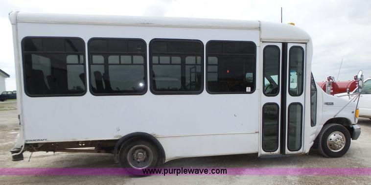 image for item K8477 1999 Ford Econoline E350 Super Duty shuttle bus