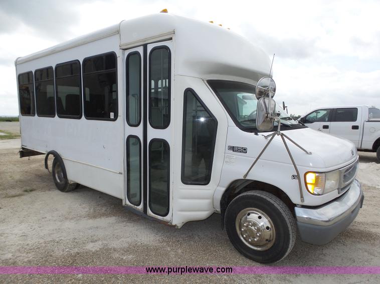image for item K8477 1999 Ford Econoline E350 Super Duty shuttle bus