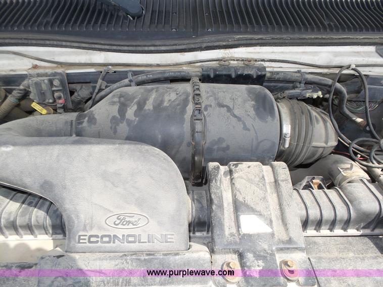 image for item K8477 1999 Ford Econoline E350 Super Duty shuttle bus