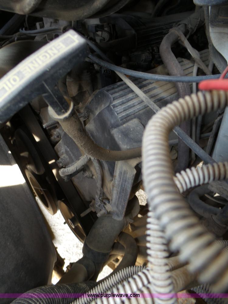 image for item K8477 1999 Ford Econoline E350 Super Duty shuttle bus