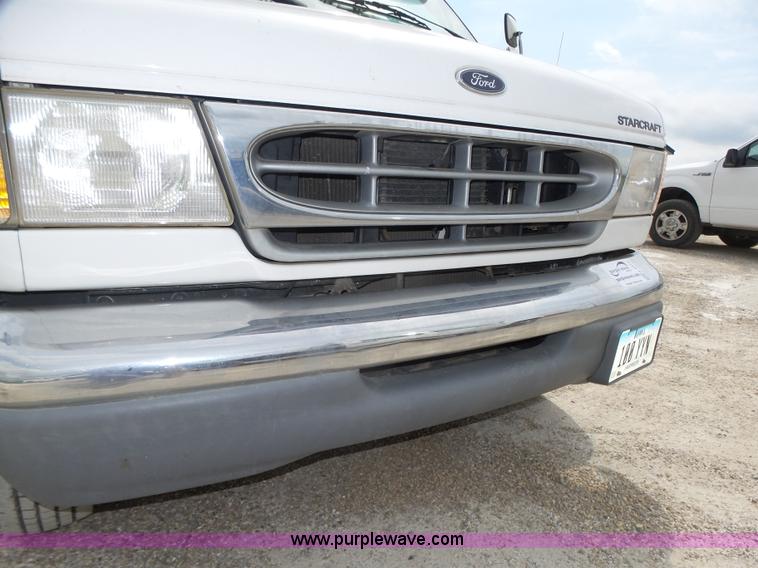 image for item K8477 1999 Ford Econoline E350 Super Duty shuttle bus