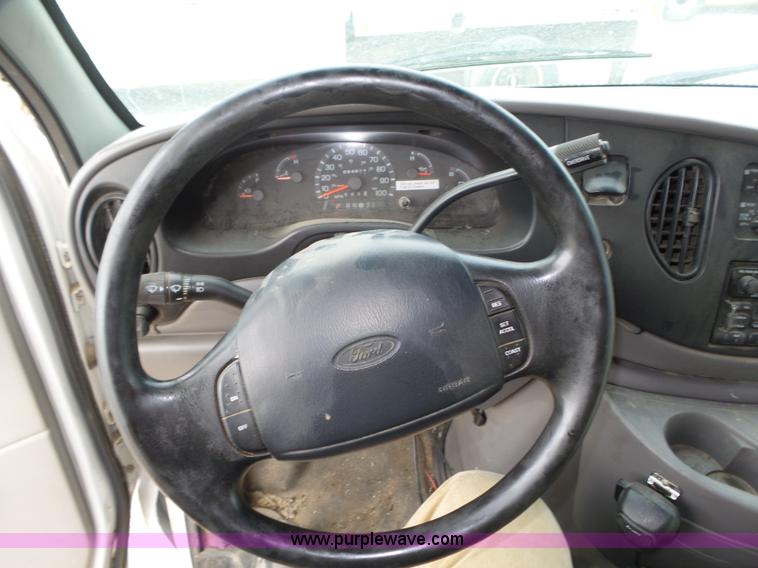 image for item K8477 1999 Ford Econoline E350 Super Duty shuttle bus