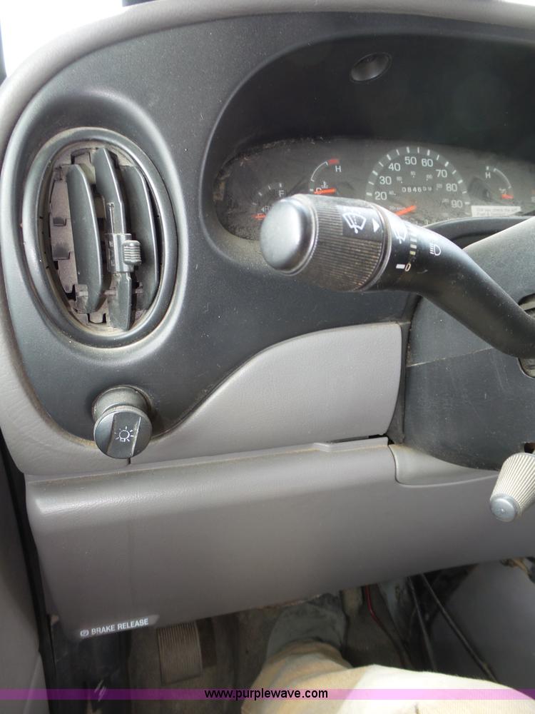 image for item K8477 1999 Ford Econoline E350 Super Duty shuttle bus