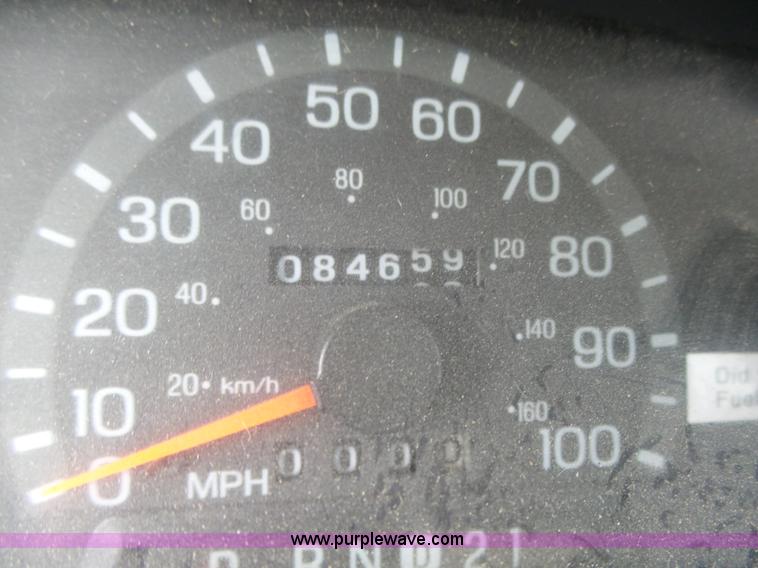 image for item K8477 1999 Ford Econoline E350 Super Duty shuttle bus