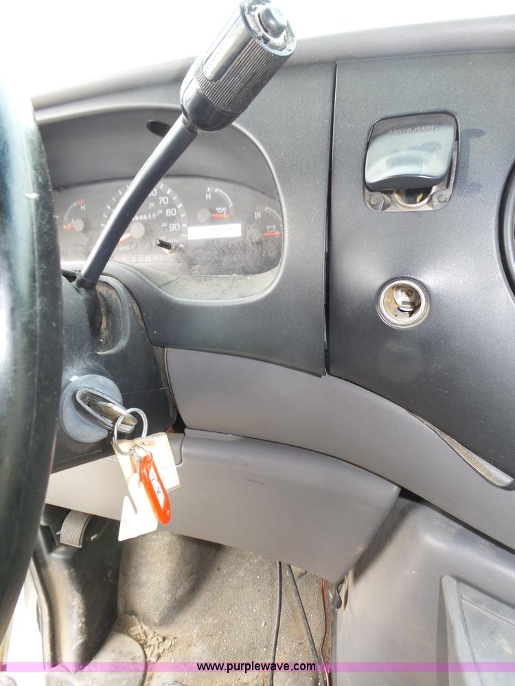 image for item K8477 1999 Ford Econoline E350 Super Duty shuttle bus