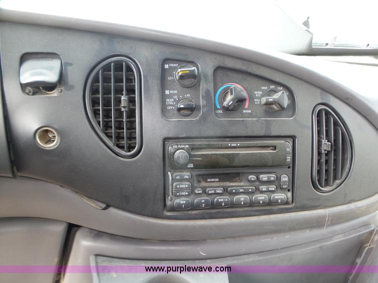 image for item K8477 1999 Ford Econoline E350 Super Duty shuttle bus