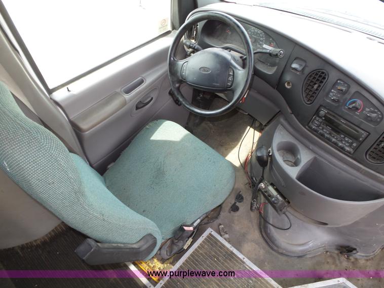 image for item K8477 1999 Ford Econoline E350 Super Duty shuttle bus