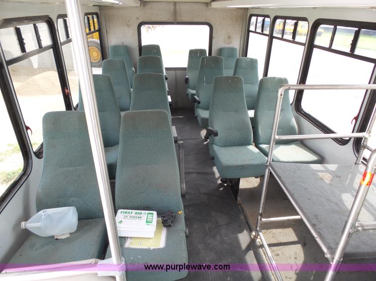 image for item K8477 1999 Ford Econoline E350 Super Duty shuttle bus
