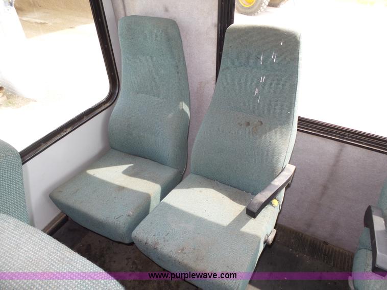 image for item K8477 1999 Ford Econoline E350 Super Duty shuttle bus