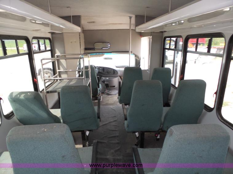 image for item K8477 1999 Ford Econoline E350 Super Duty shuttle bus