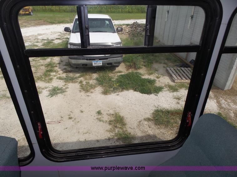 image for item K8477 1999 Ford Econoline E350 Super Duty shuttle bus