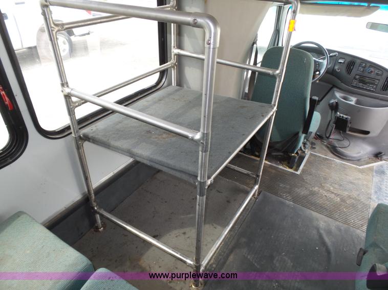 image for item K8477 1999 Ford Econoline E350 Super Duty shuttle bus