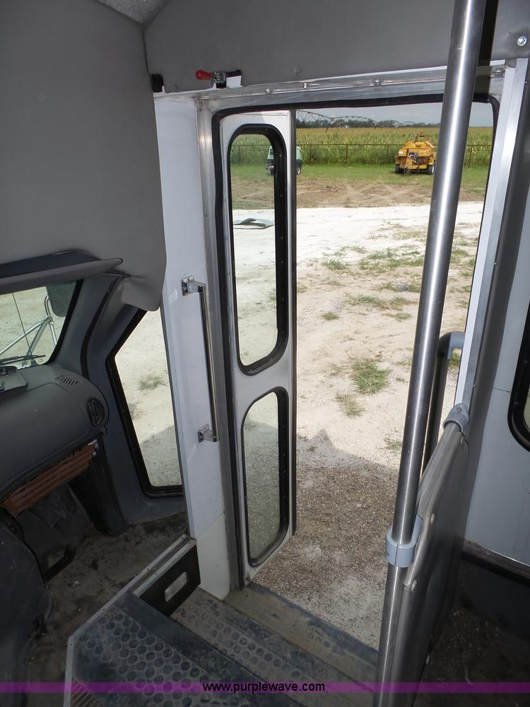 image for item K8477 1999 Ford Econoline E350 Super Duty shuttle bus