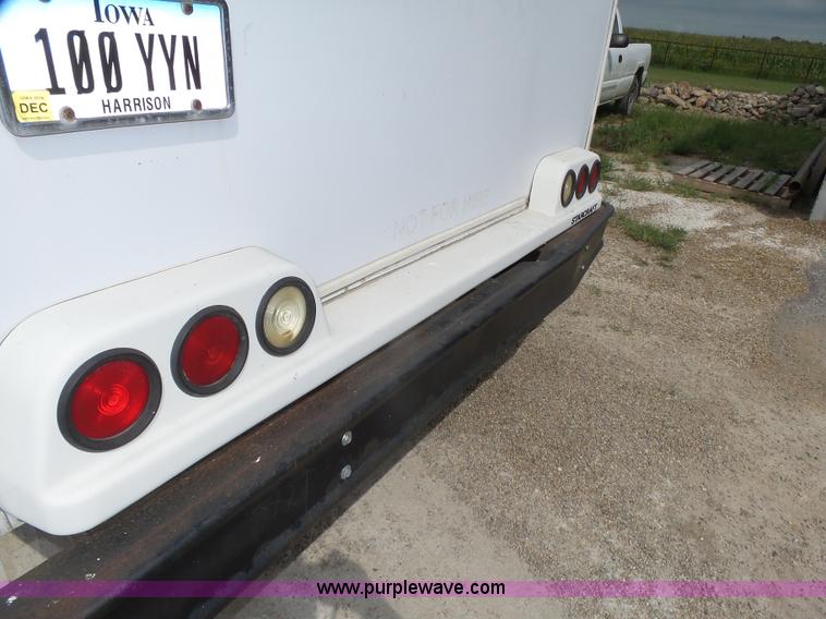 image for item K8477 1999 Ford Econoline E350 Super Duty shuttle bus