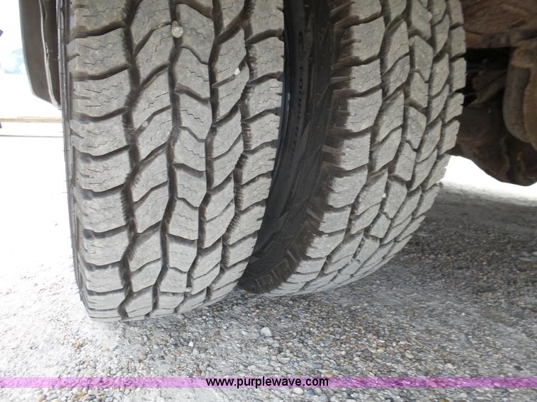 image for item K8477 1999 Ford Econoline E350 Super Duty shuttle bus