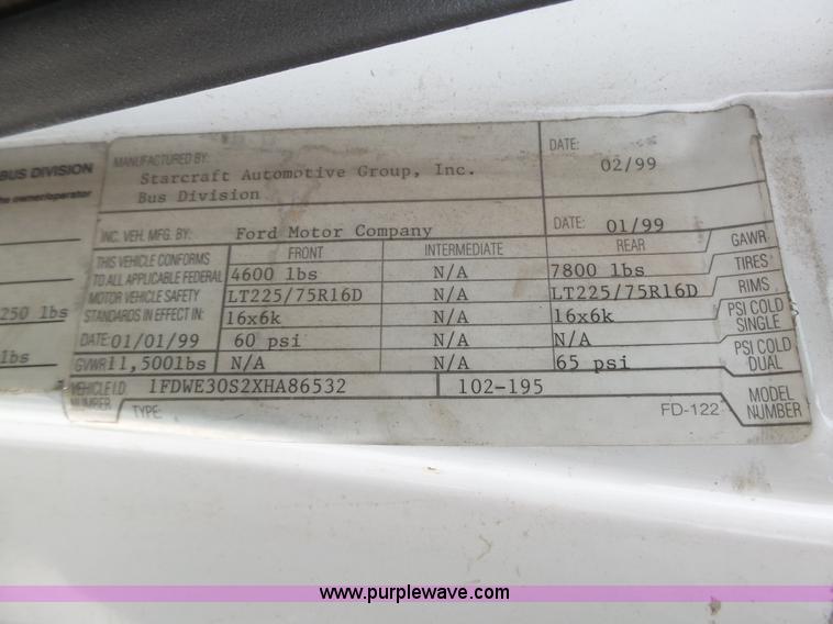 image for item K8477 1999 Ford Econoline E350 Super Duty shuttle bus