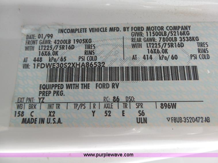 image for item K8477 1999 Ford Econoline E350 Super Duty shuttle bus