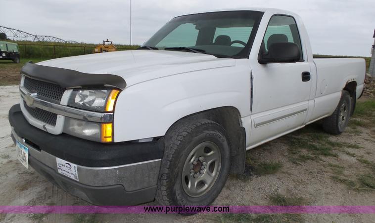 image for item K8478 2003 Chevrolet Silverado 1500 pickup truck