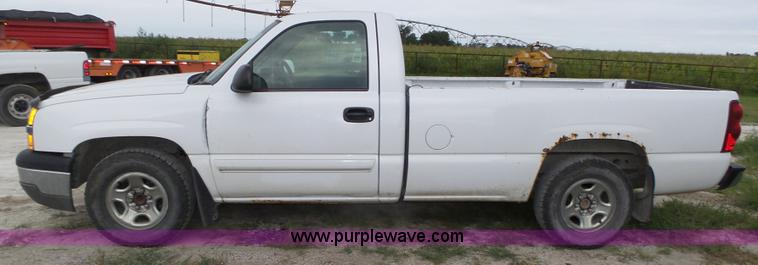 image for item K8478 2003 Chevrolet Silverado 1500 pickup truck