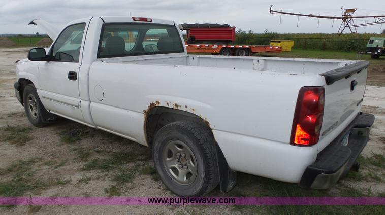 image for item K8478 2003 Chevrolet Silverado 1500 pickup truck