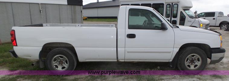 image for item K8478 2003 Chevrolet Silverado 1500 pickup truck