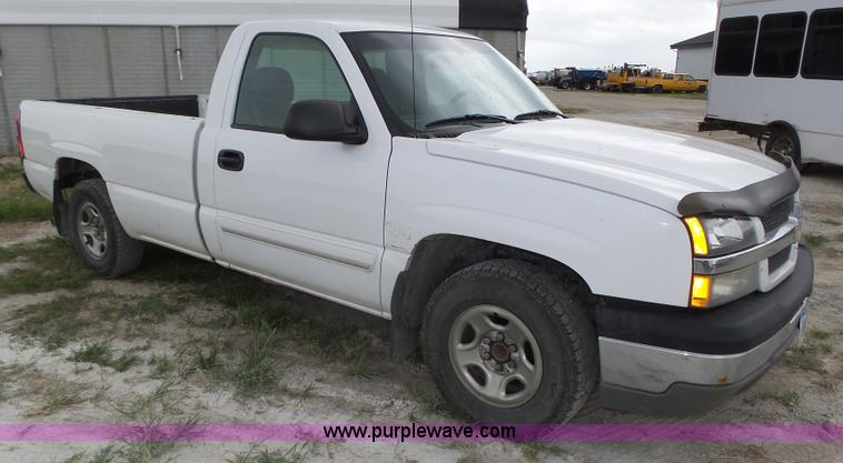 image for item K8478 2003 Chevrolet Silverado 1500 pickup truck