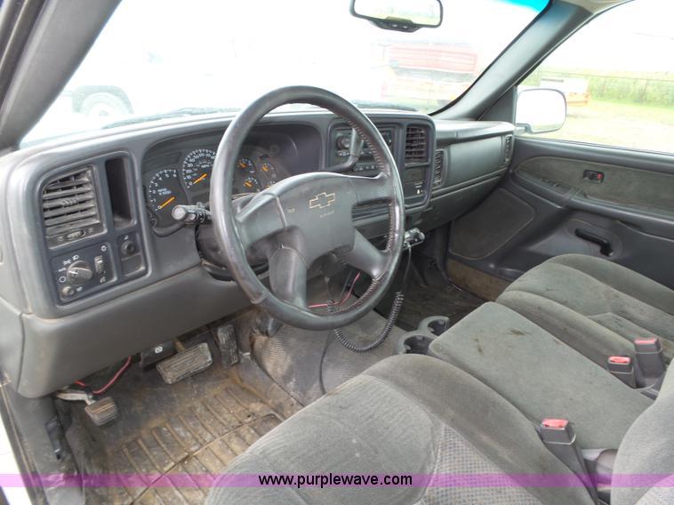 image for item K8478 2003 Chevrolet Silverado 1500 pickup truck