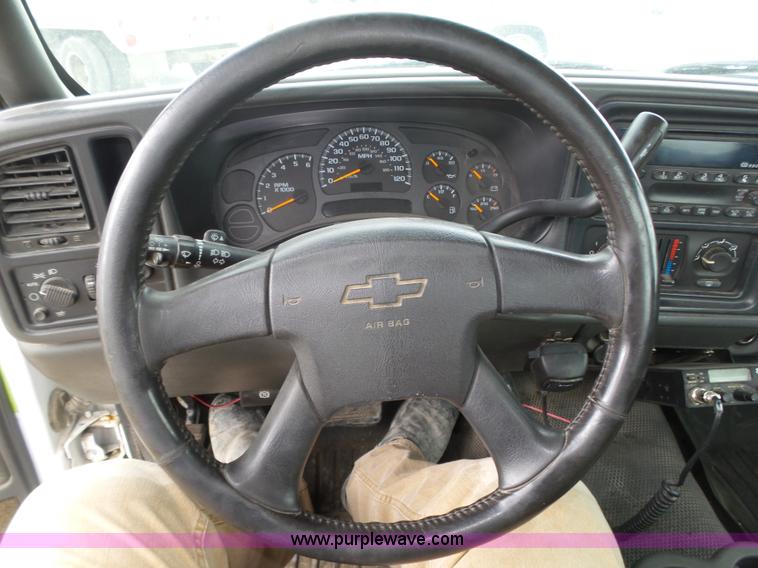 image for item K8478 2003 Chevrolet Silverado 1500 pickup truck