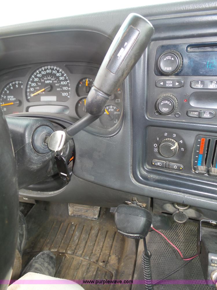 image for item K8478 2003 Chevrolet Silverado 1500 pickup truck