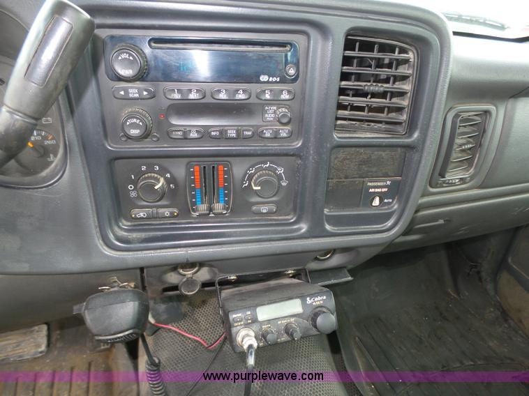 image for item K8478 2003 Chevrolet Silverado 1500 pickup truck
