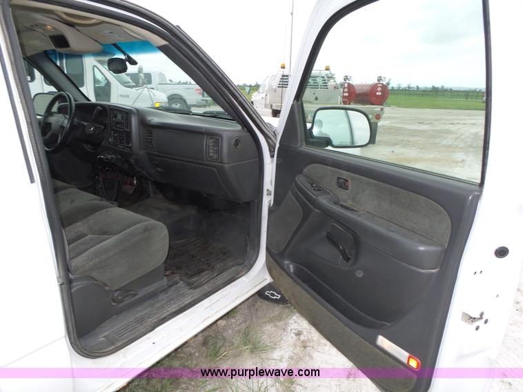 image for item K8478 2003 Chevrolet Silverado 1500 pickup truck