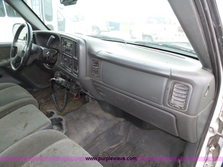 image for item K8478 2003 Chevrolet Silverado 1500 pickup truck