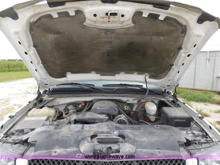 image for item K8478 2003 Chevrolet Silverado 1500 pickup truck