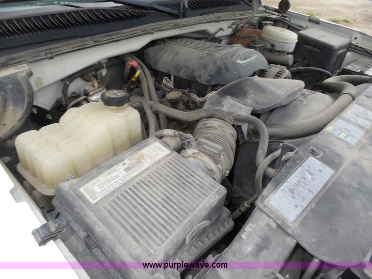 image for item K8478 2003 Chevrolet Silverado 1500 pickup truck