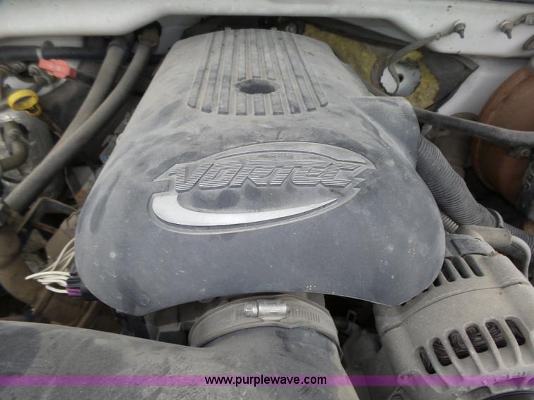 image for item K8478 2003 Chevrolet Silverado 1500 pickup truck