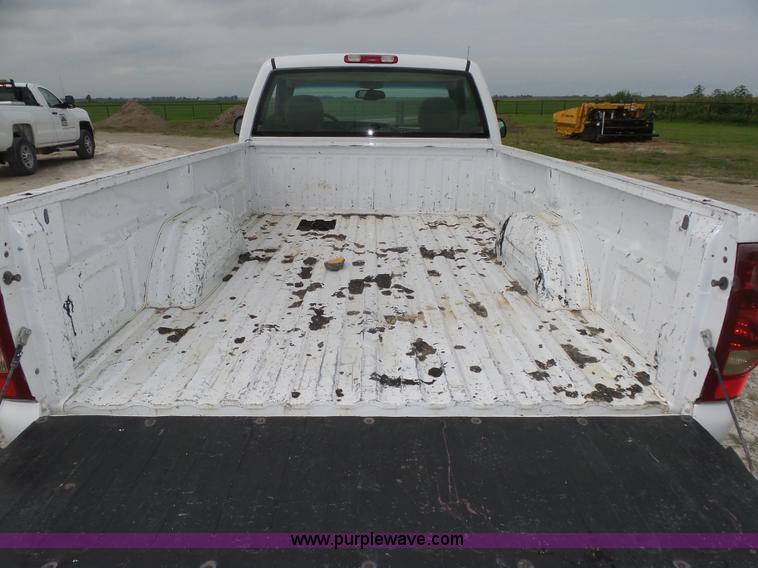 image for item K8478 2003 Chevrolet Silverado 1500 pickup truck