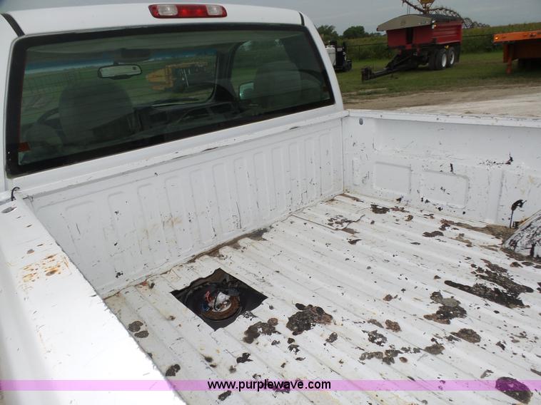 image for item K8478 2003 Chevrolet Silverado 1500 pickup truck