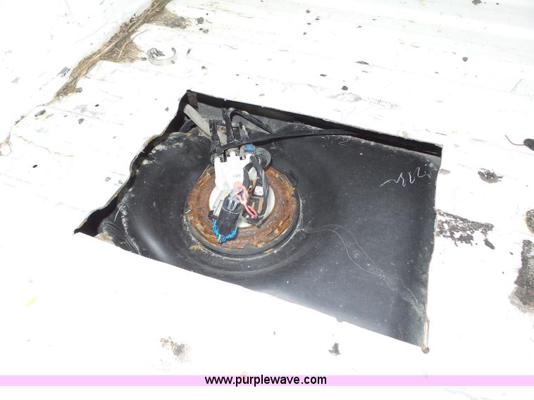 image for item K8478 2003 Chevrolet Silverado 1500 pickup truck