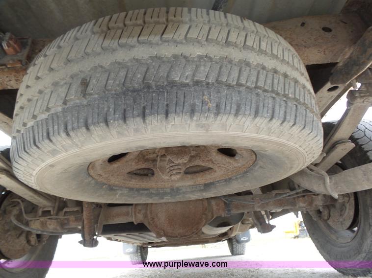 image for item K8478 2003 Chevrolet Silverado 1500 pickup truck